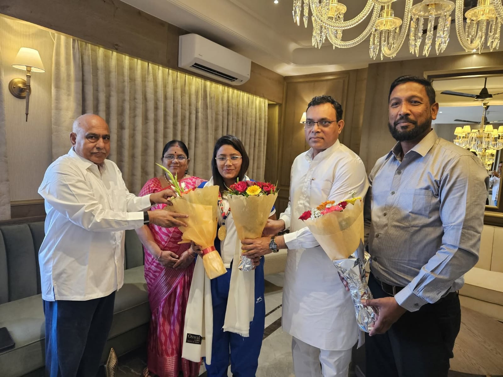 प्रदेशाध्यक्ष हेमंत खंडेलवाल ने किया प्रतिभावान बेटी नीलिमा पाटिल का सम्मान