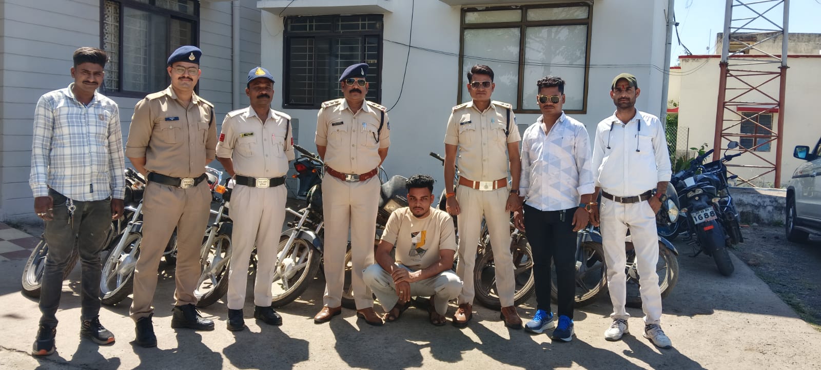 भैंसदेही पुलिस की बड़ी सफलता थाना प्रभारी राजेश सातनकर के कुशल नेतृत्व में अंतर्राज्यीय मोटरसाइकिल गैंग को पकड़ा