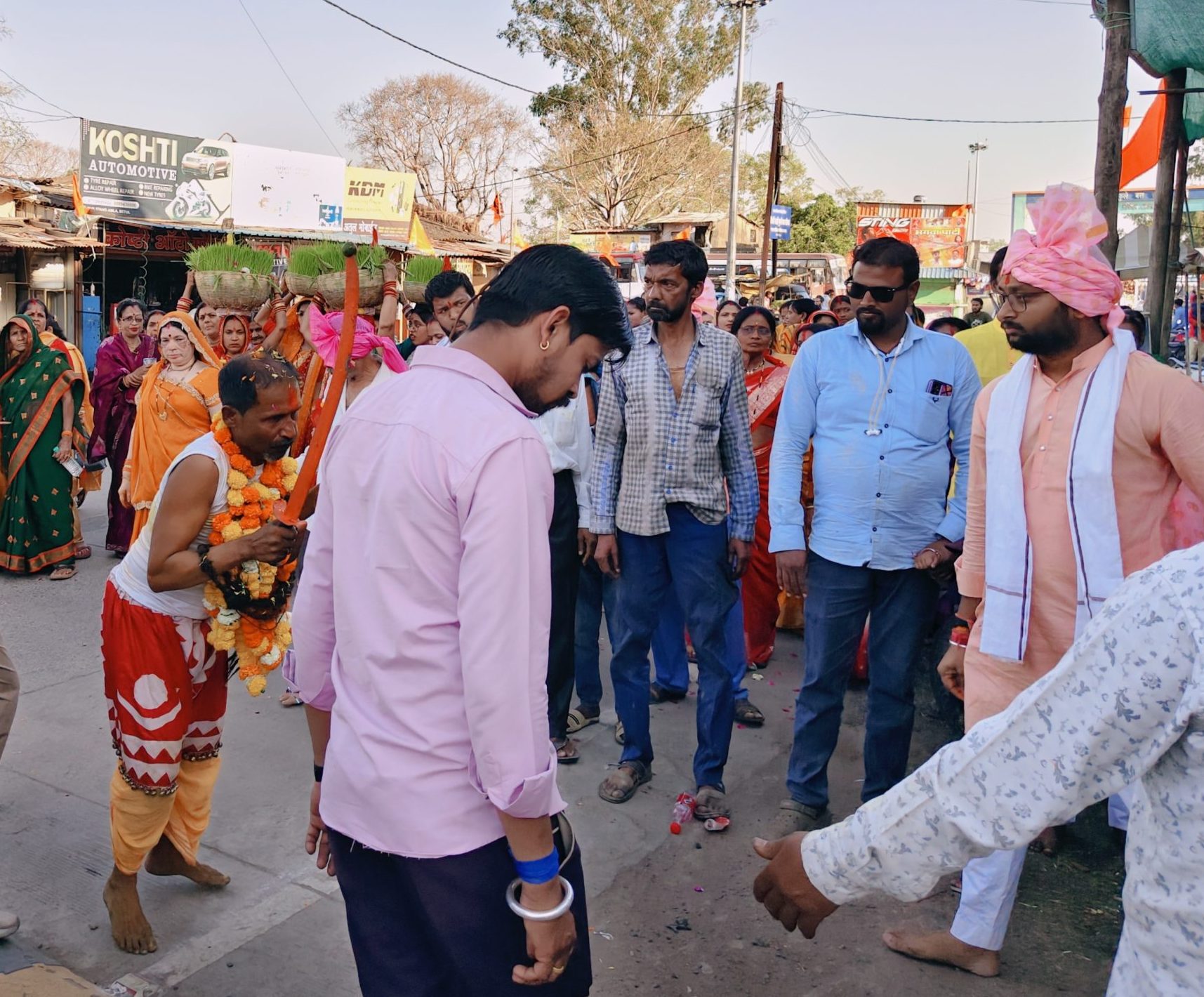 भक्ति और उत्साह के साथ विसर्जित किए गए ज्वारे, जय श्रीराम ओर मां महाकाली के नारों से गूंजा नगर