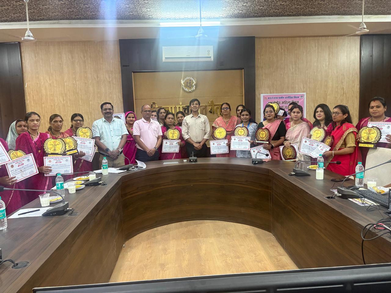 अंतर्राष्ट्रीय महिला दिवस के अवसर पर जिला पंचायत में सम्मान समारोह का आयोजन