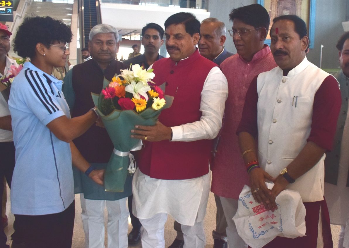ग्वालियर की अनुष्का का भारतीय महिला क्रिकेट टीम में चयन होने पर मुख्यमंत्री डॉ. मोहन यादव नेकिया आत्मीय सम्मान