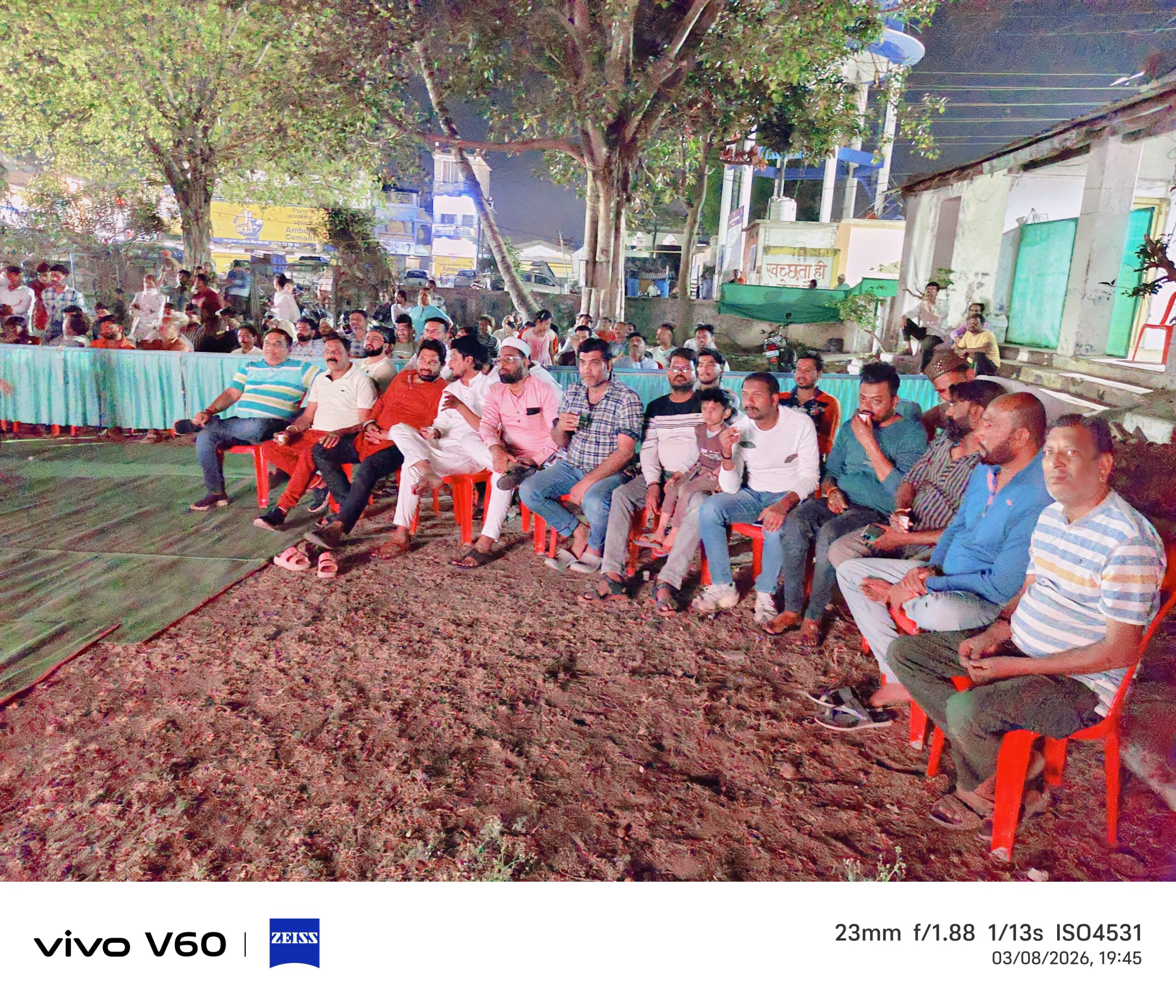 आमला बना ‘लघु स्टेडियम’ पुराने थाने में गूँजी इंडिया-इंडिया की दहाड़, एलईडी पर दिखा फाइनल का रोमांच!