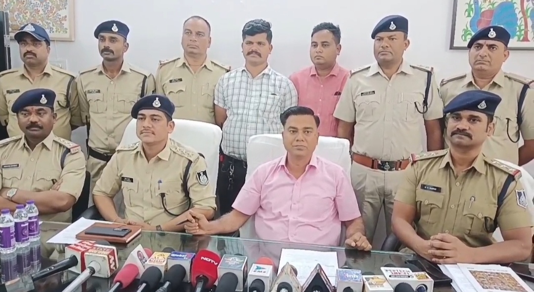 बड़ी कार्रवाई 23 जुआड़ियों को छिंदवाड़ा पुलिस ने पकड़ा, 3.10 लाख नकद, 5 कारें 23 मोबाइल जब्त