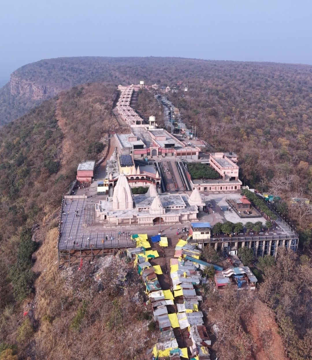 विंध्य पर्वतमाला सलकनपुर पर मां विजयासन धाम आस्था का केंद्र, जहां नवरात्रि के दौरान पहुंचते मां के दर्शन के लिए लाखों श्रृद्धालु
