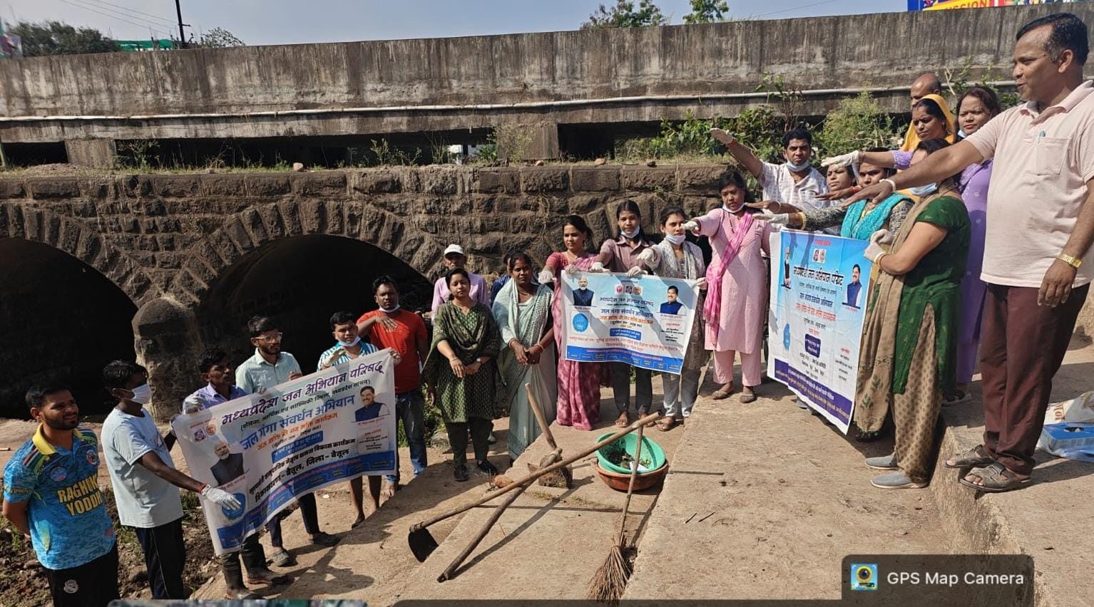 ग्राम पंचायत बडोरा में सांपना नदी घाट पर जनअभियान परिषद ने चलाया स्वच्छता अभियान