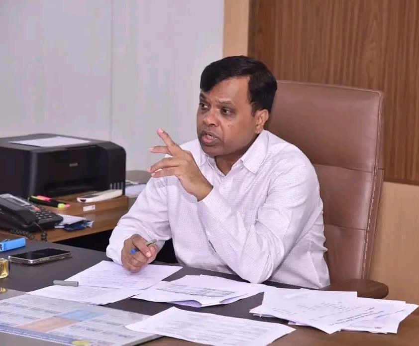 कलेक्टर ने तीन समिति प्रबंधक और 24 फर्मों के खाद वितरण लाइसेस किए सस्पेंड