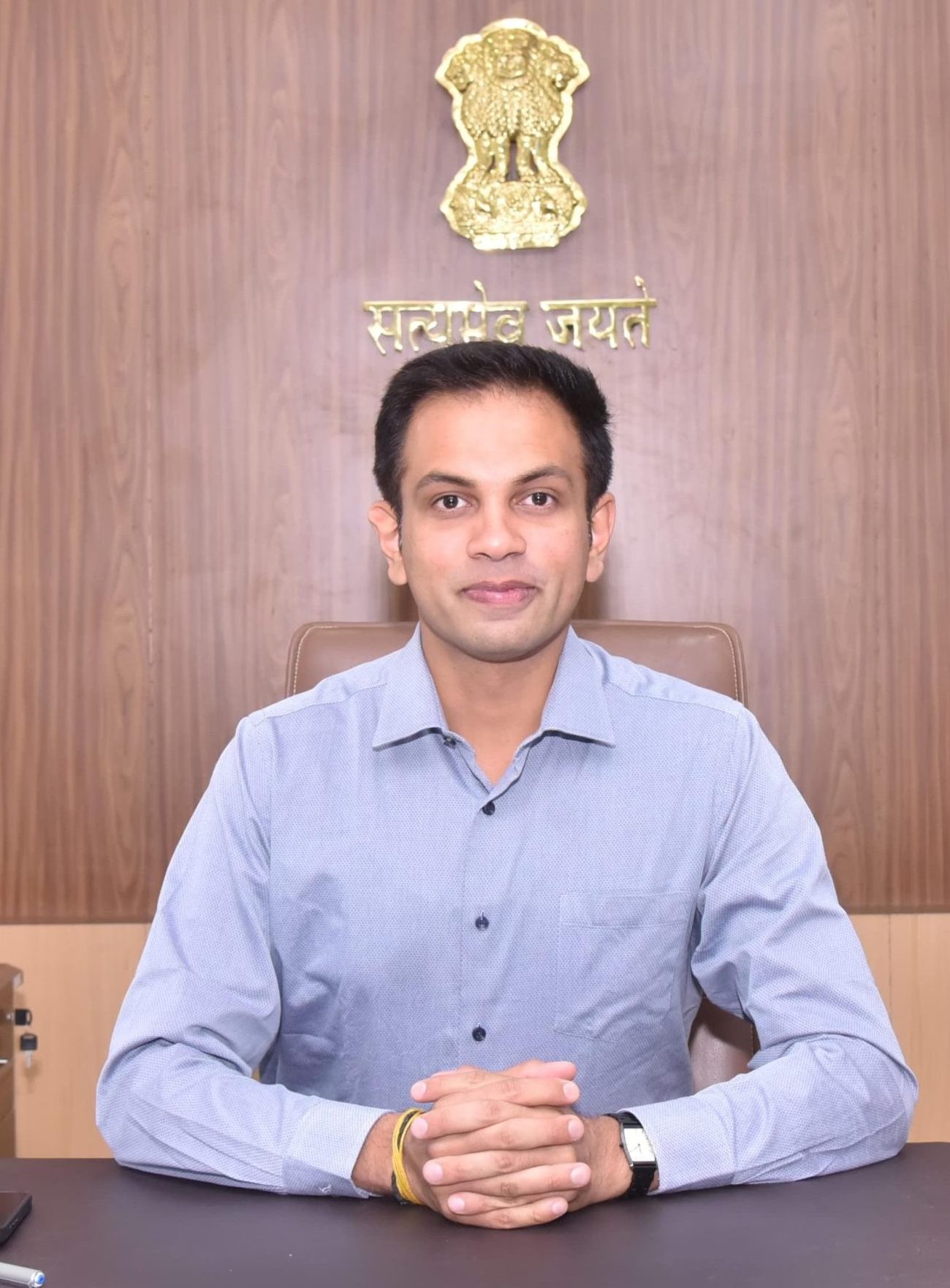 नवागत कलेक्टर डॉ. सौरभ संजय सोनवणे ने किया पदभार ग्रहण