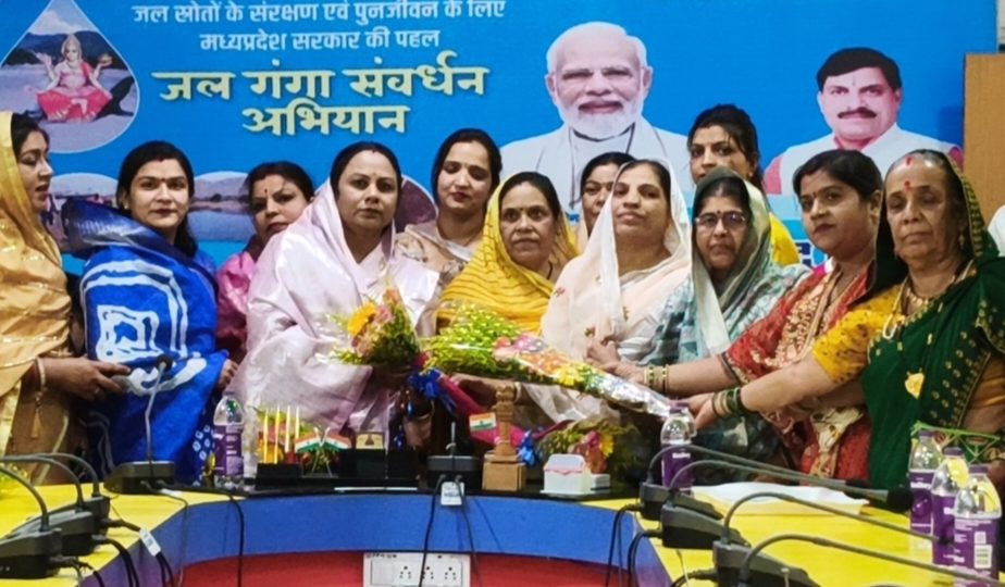 नीतू सिंह परमार के सिर पर तीसरी बार नपा अध्यक्ष का ताज पदभार किया ग्रहण
