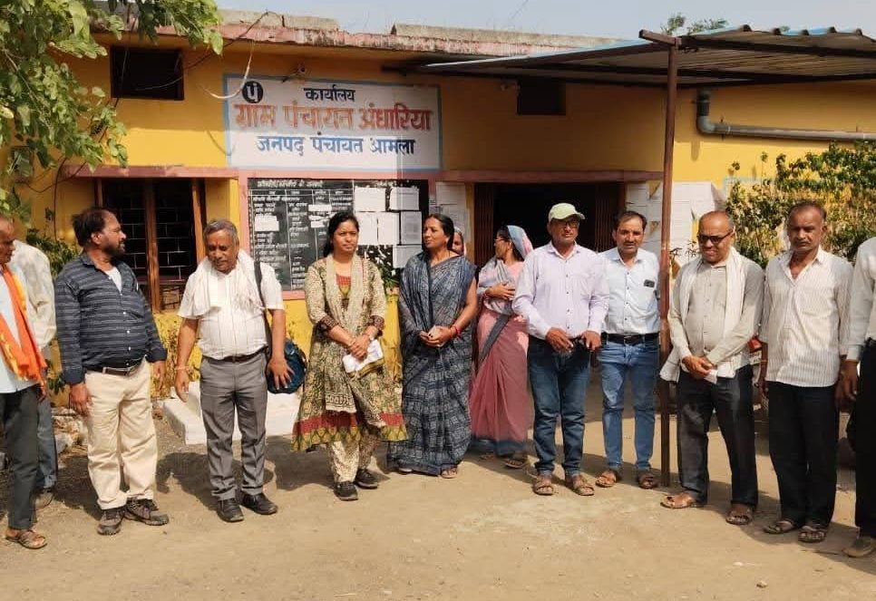 संभाग समन्वयक अमिताभ श्रीवास्तव ने अमृत नर्सरी का किया निरीक्षण