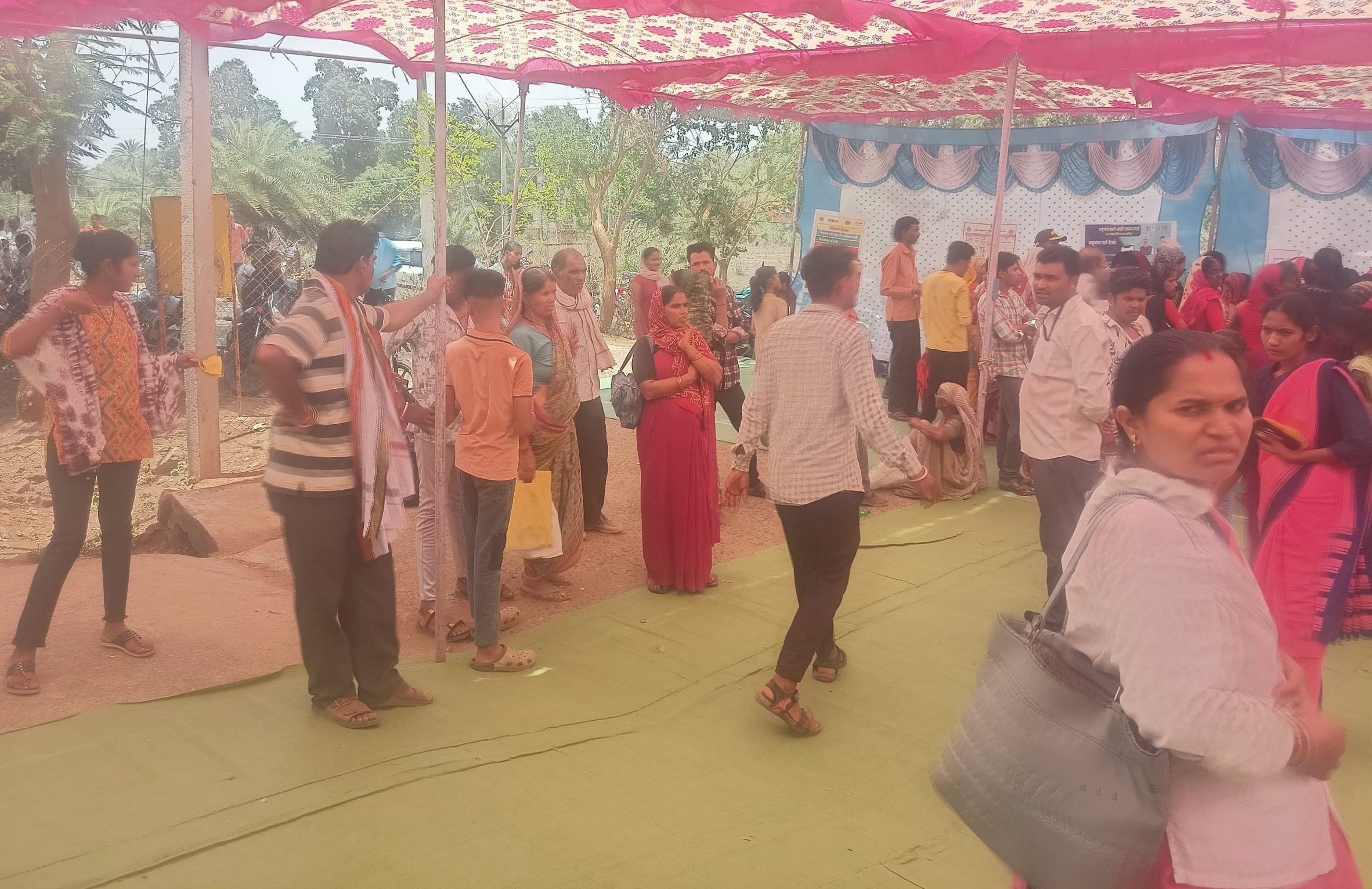प्राथमिक स्वास्थ्य केंद्र बोरदेही में आयोजित स्वास्थ्य शिविर में717 मरीजों की हुई जांच