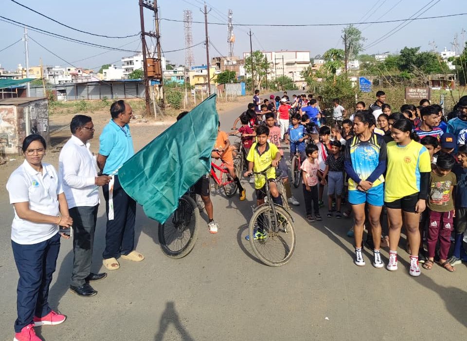 ​जल गंगा संवर्धन अभियान: युवाओं और खिलाड़ियों ने साइकिल रैली निकालकर दिया जल संरक्षण का संदेश