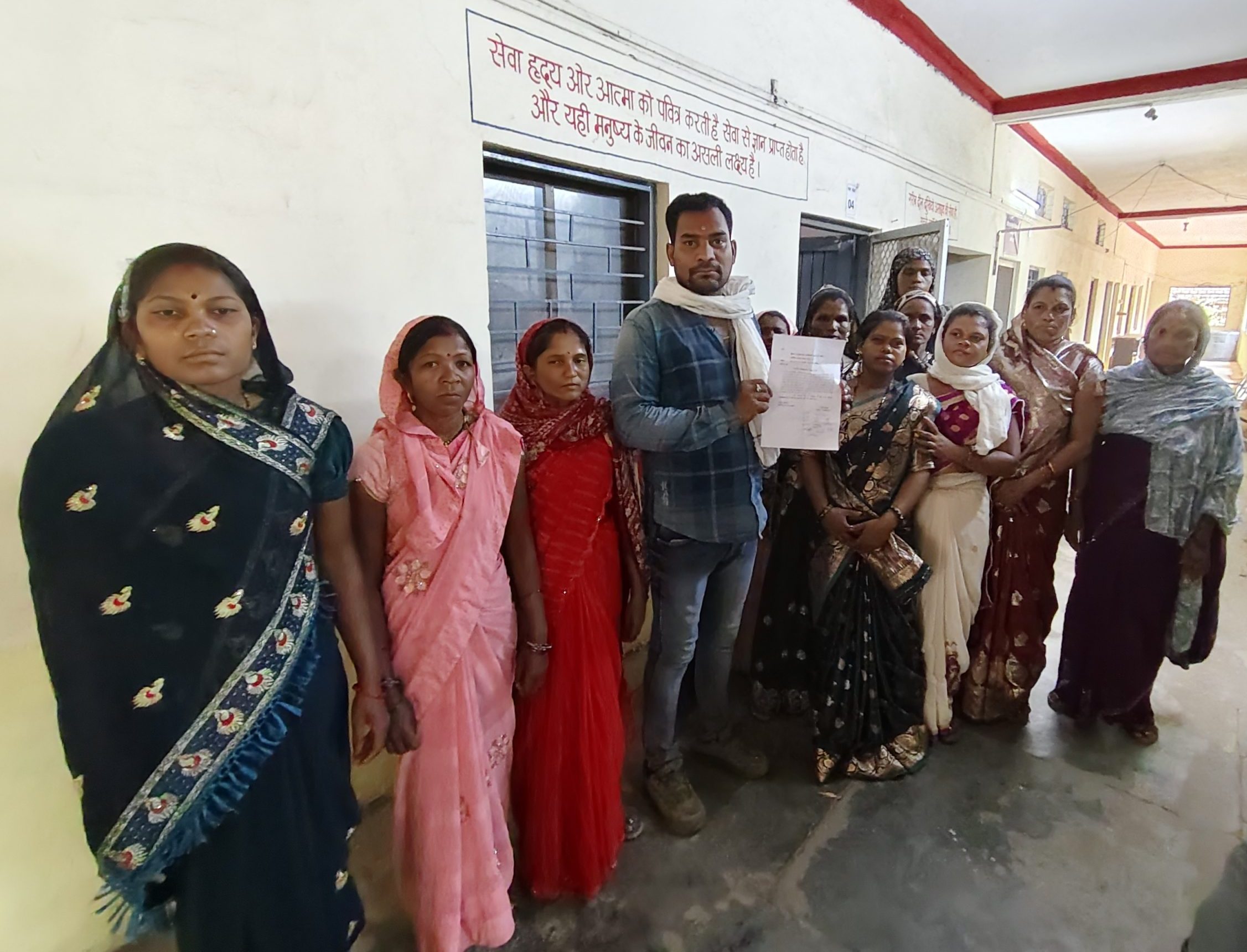 नल-जल योजना फेल, हैंडपंपों ने छोड़ा साथ: मोरखा के रामदीनढाना में बूंद-बूंद पानी को तरसे 43 परिवार