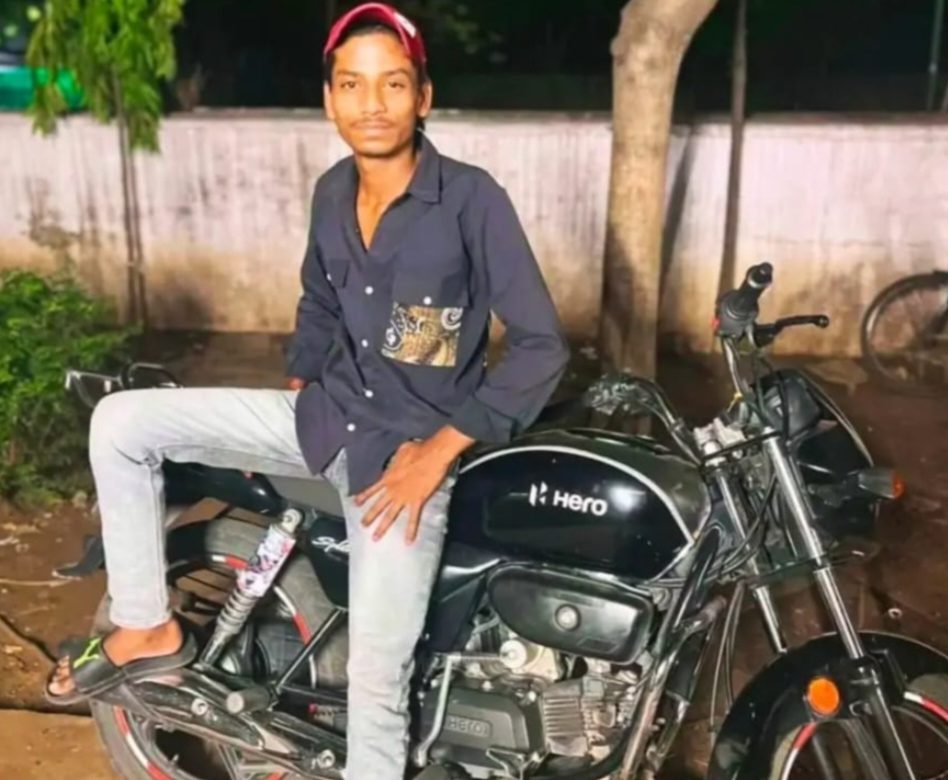 पेंचवेली फास्ट पैसेंजर ट्रेन में सीट को लेकर विवाद