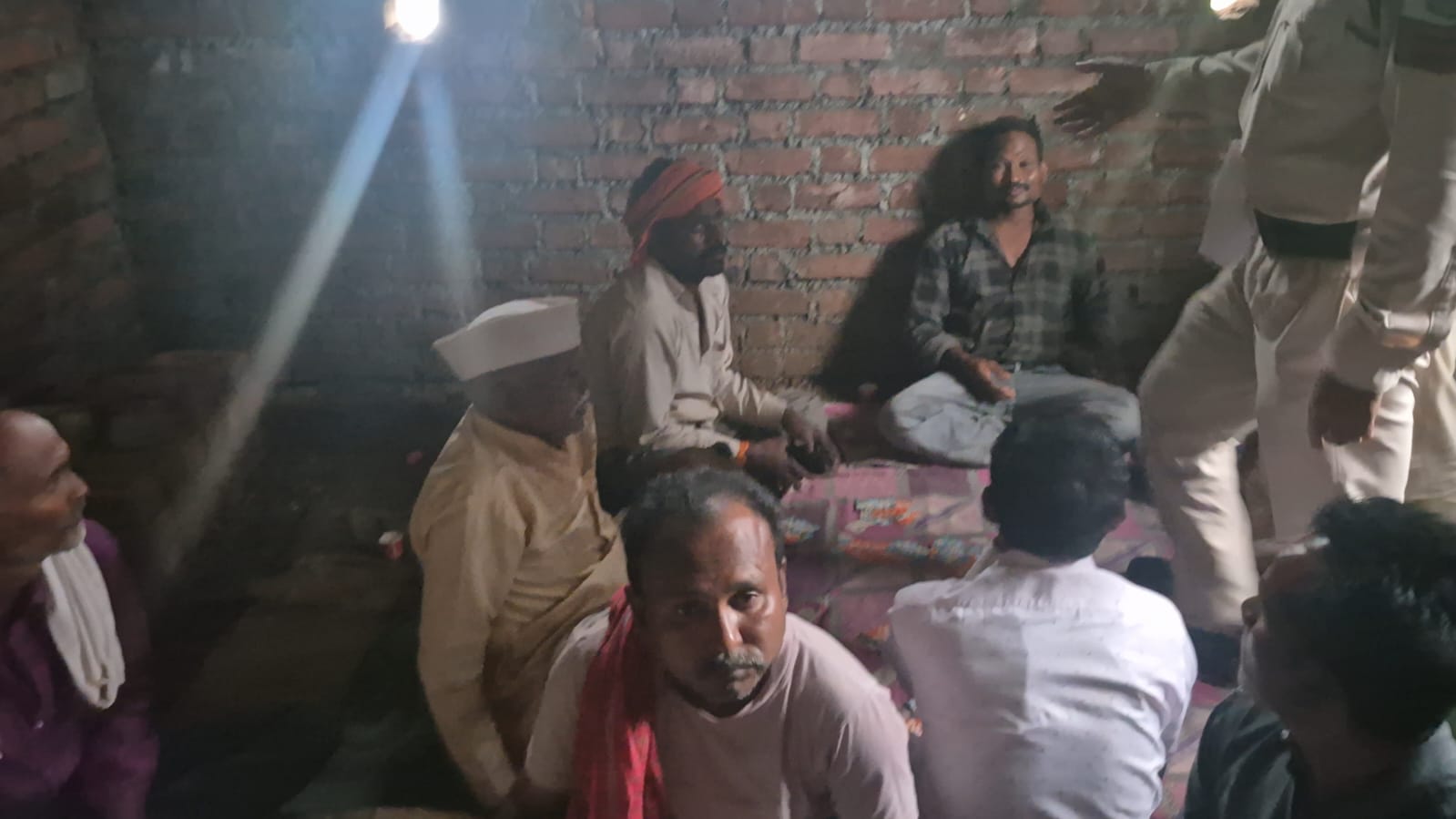 भैंसदेही पुलिस की बड़ी कार्रवाई: जुए के दो फड़ों पर दबिश, 16 जुआरी रंगे हाथ गिरफ्तार