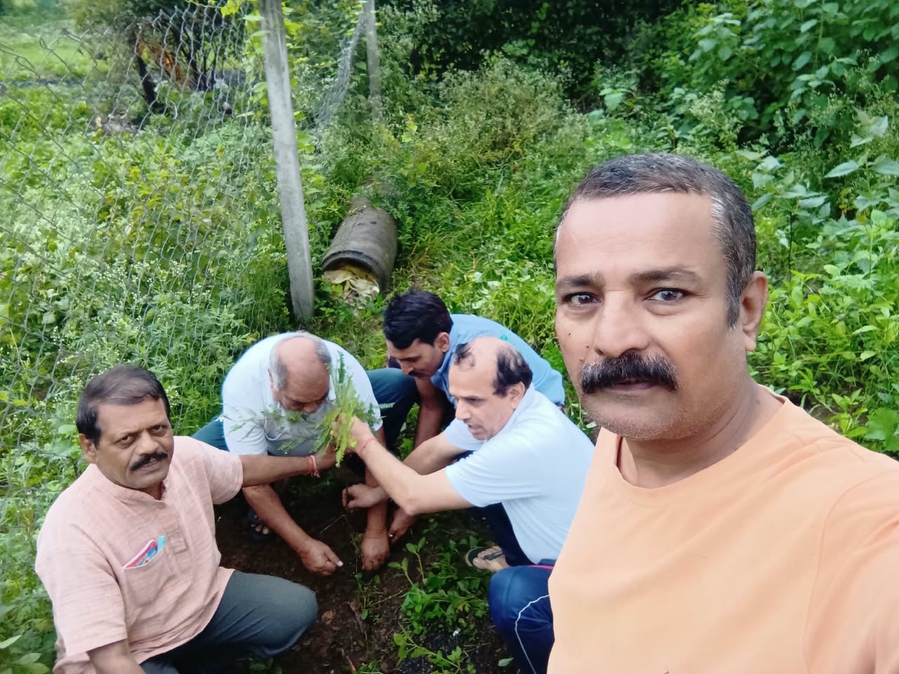 हरियाली अमावस्या पर एक पेड़ मां के नाम का शुभारंभ
